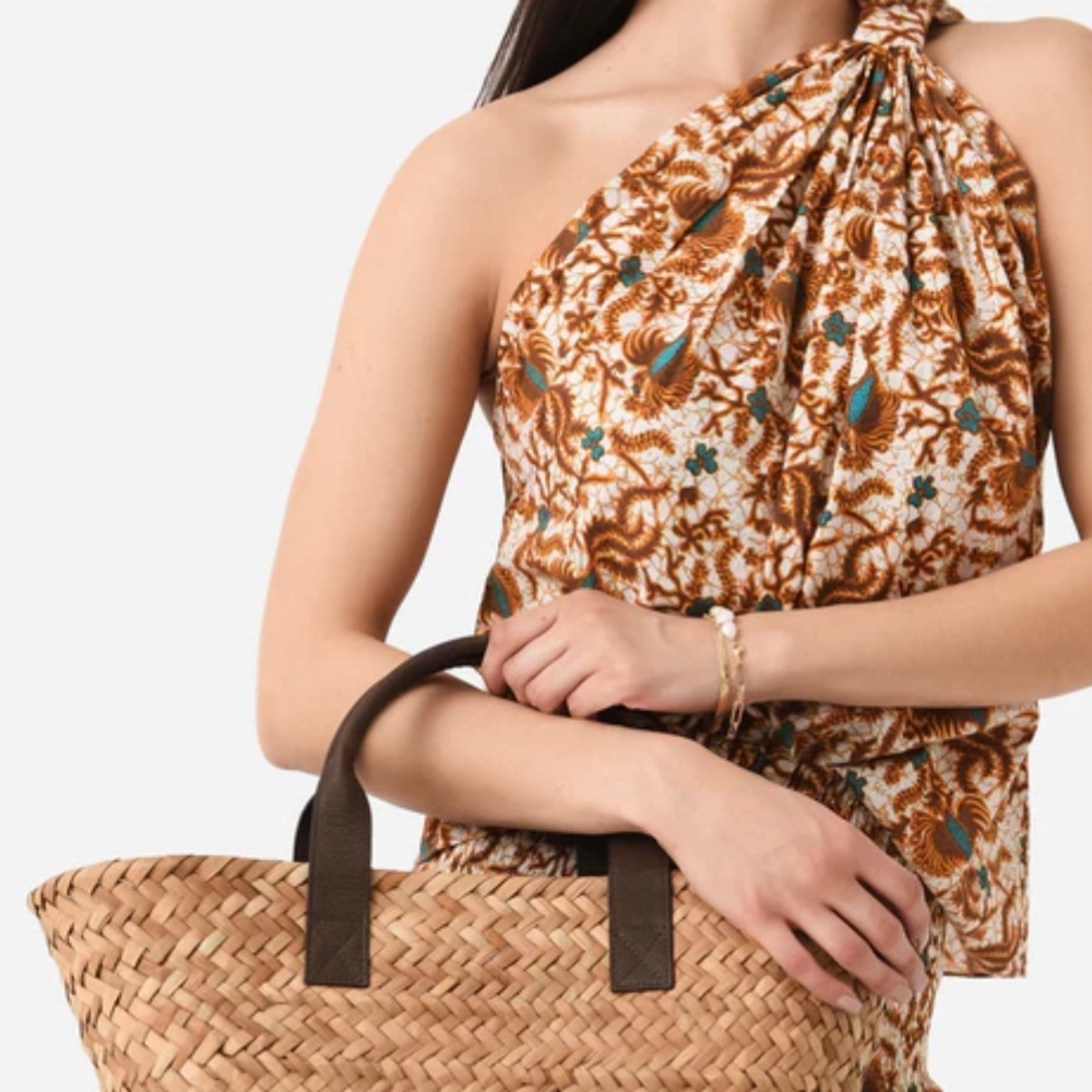 NWT! CHARINA SARTE Floral Print One-Shoulder‎ Blouse in a large